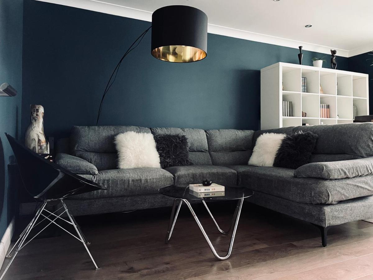 Luxury Mid Century Homestay *