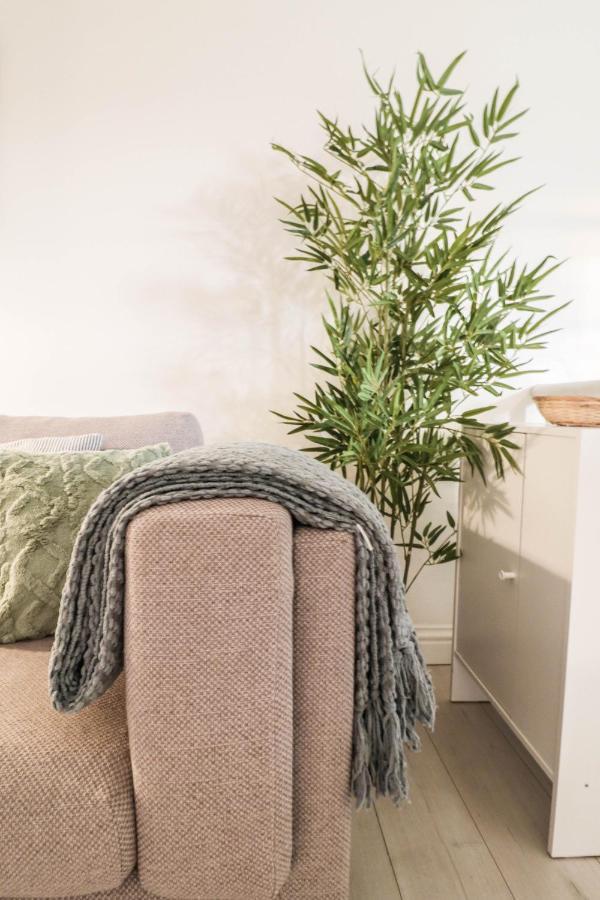 Beautiful 2-Bedroom Flat Just Steps From Oval Station