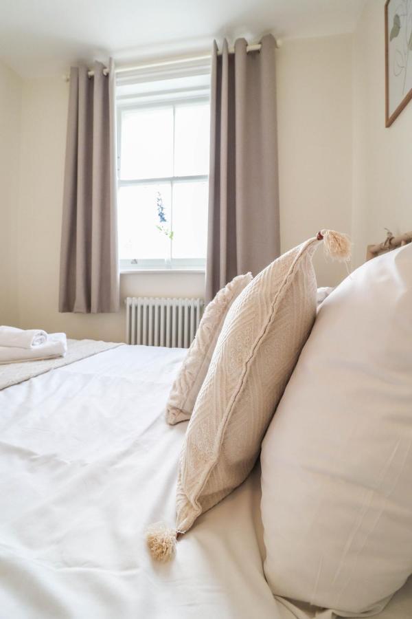 Beautiful 2-Bedroom Flat Just Steps From Oval Station Appartement *