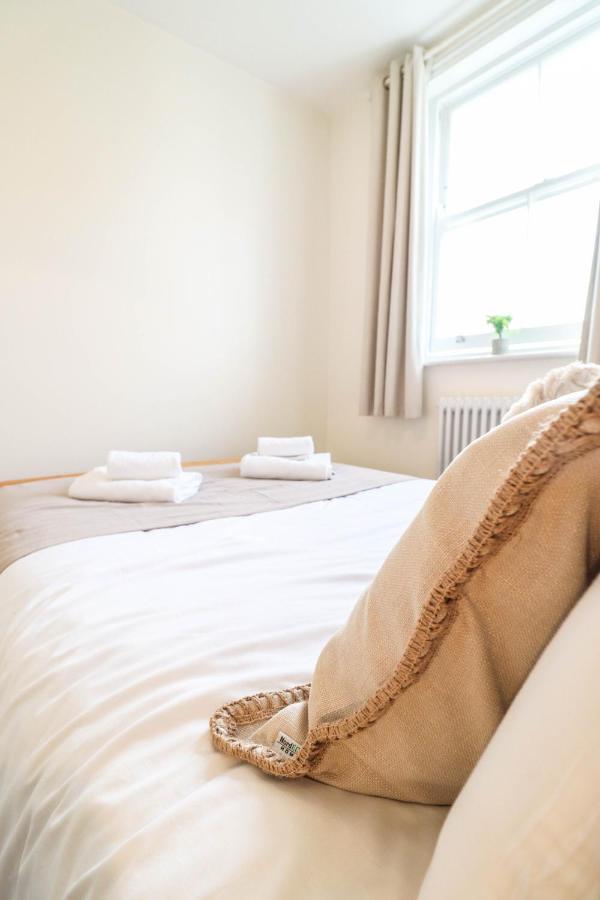 Beautiful 2-Bedroom Flat Just Steps From Oval Station Londres
