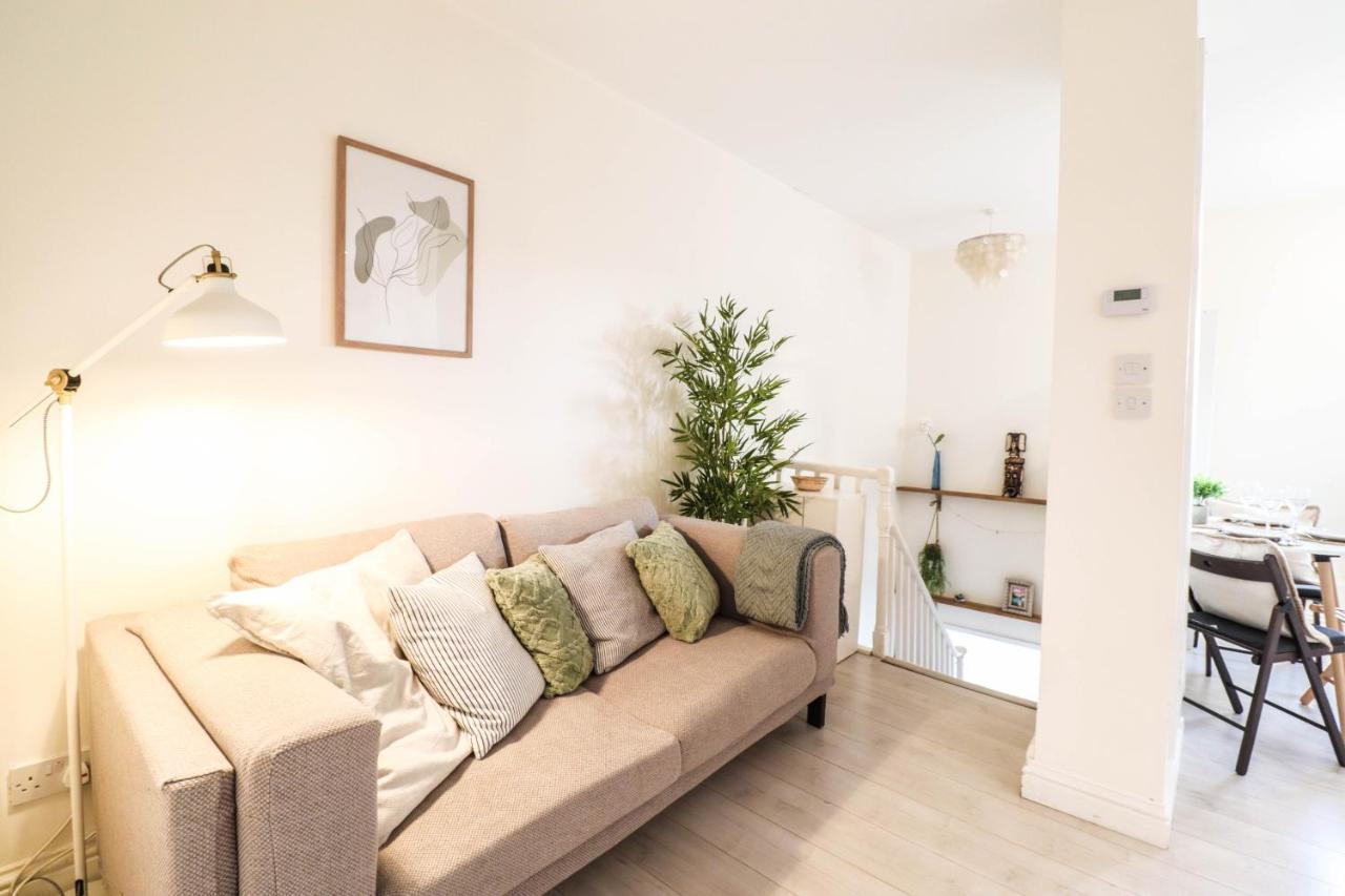 Beautiful 2-Bedroom Flat Just Steps From Oval Station Apartamento *