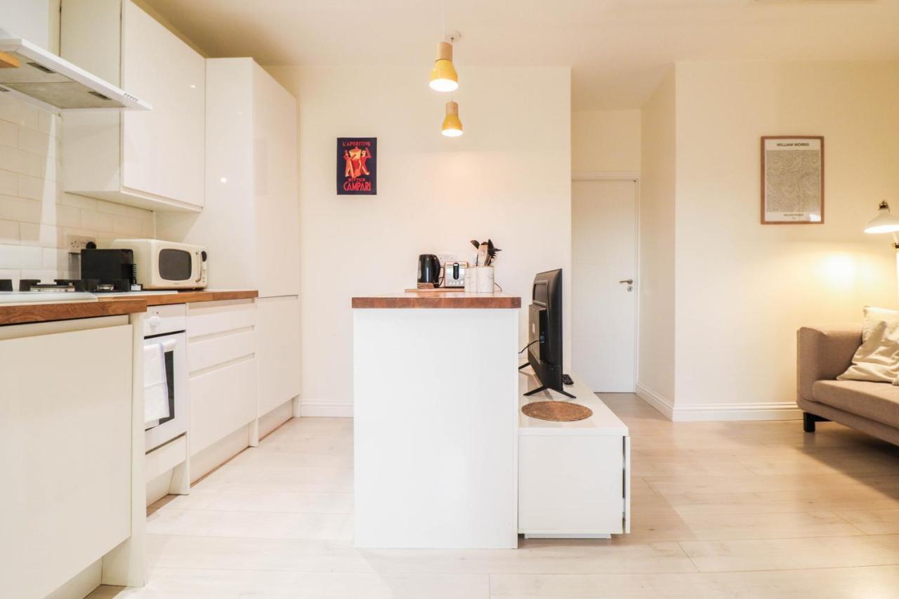 Beautiful 2-Bedroom Flat Just Steps From Oval Station Apartamento *