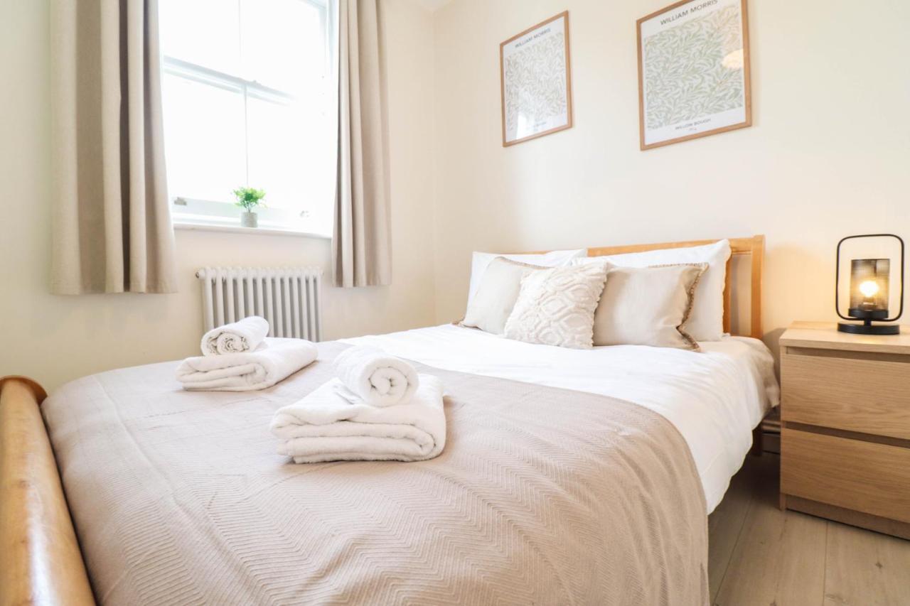 Beautiful 2-Bedroom Flat Just Steps From Oval Station Londres