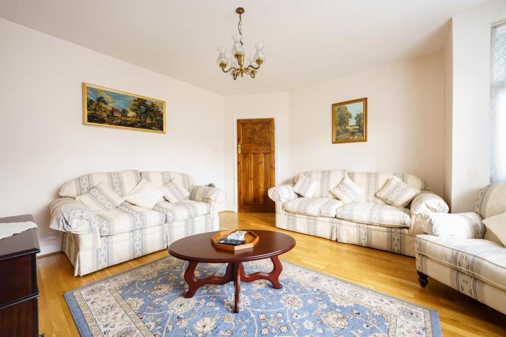 Wembley Arch View, 4-bed House, Drive For 2 Cars Appartement *
