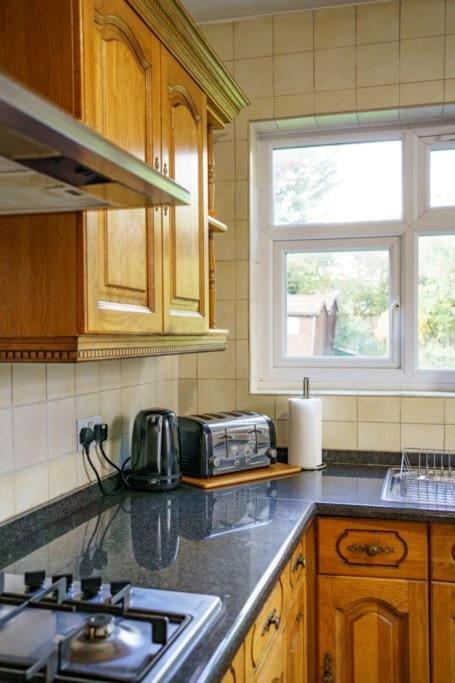 Wembley Arch View, 4-bed House, Drive For 2 Cars Londres