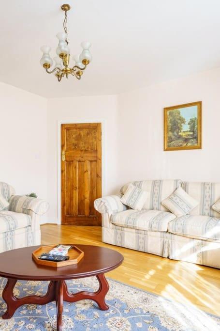 Wembley Arch View, 4-bed House, Drive For 2 Cars Appartement
