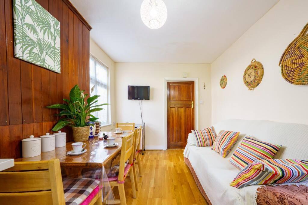 Wembley Arch View, 4-bed House, Drive For 2 Cars Appartement Londres