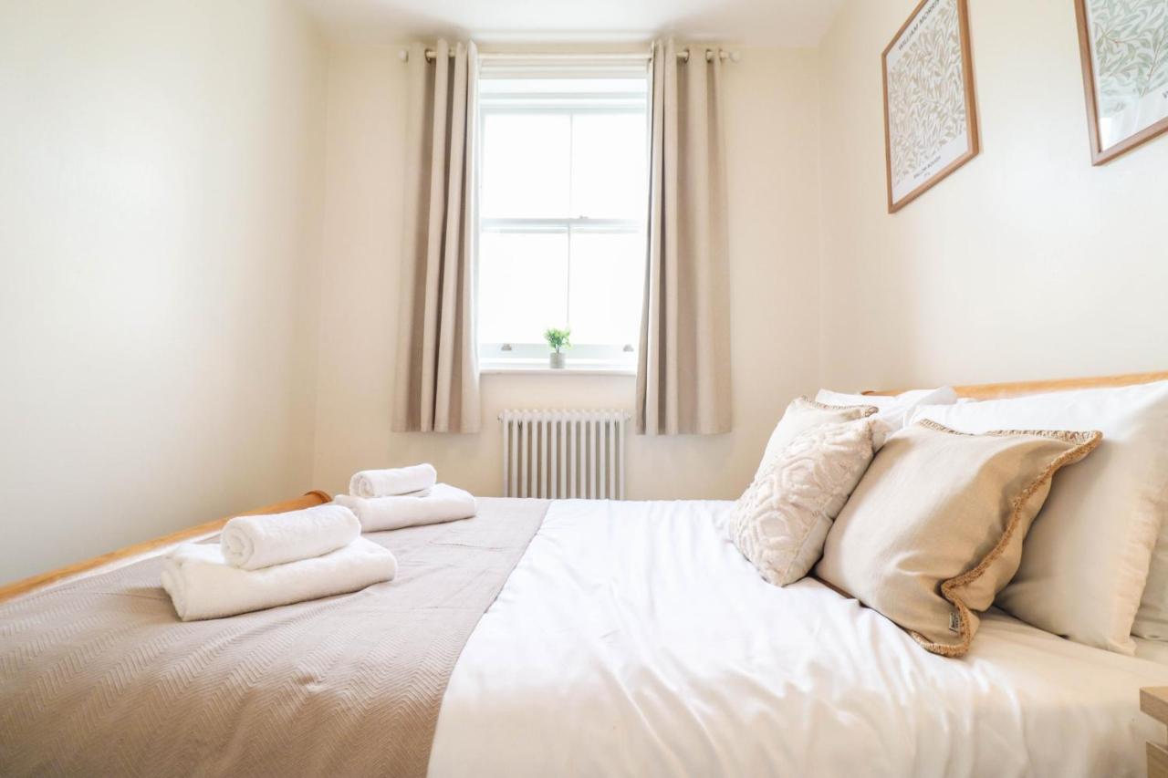 Beautiful 2-Bedroom Flat Just Steps From Oval Station Apartamento *