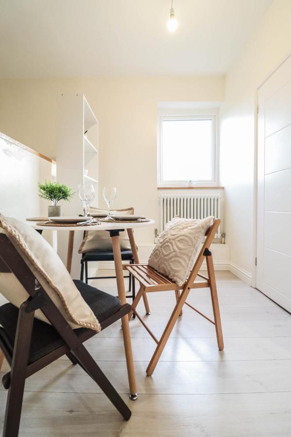 Beautiful 2-Bedroom Flat Just Steps From Oval Station Apartamento Londres