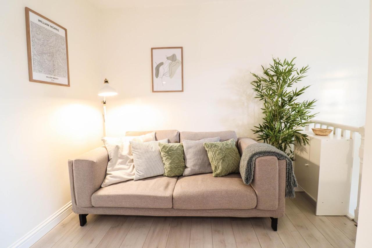 Beautiful 2-Bedroom Flat Just Steps From Oval Station Apartamento *
