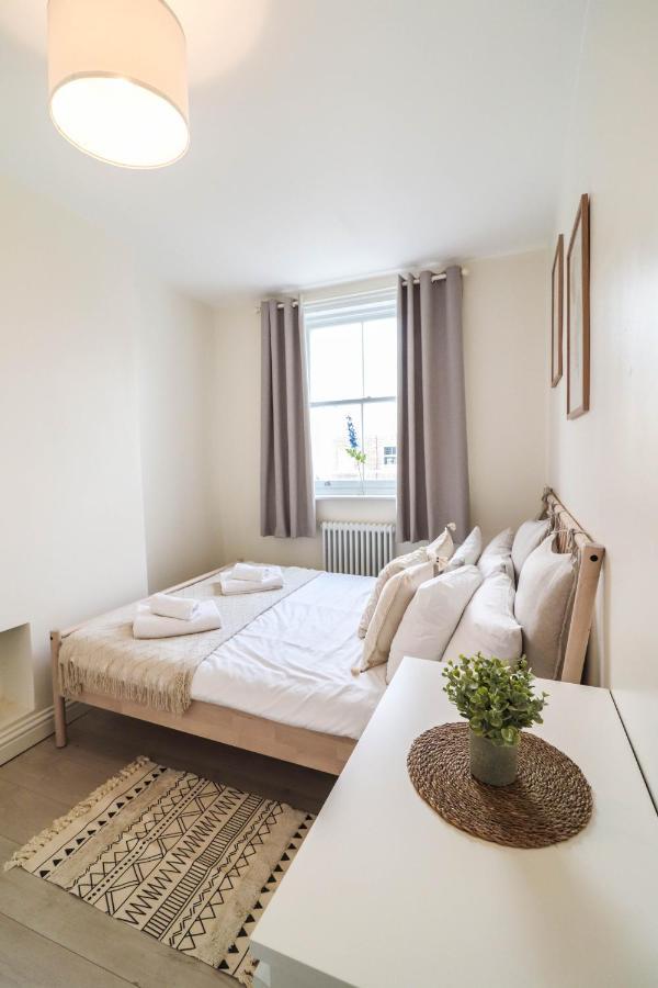 Beautiful 2-Bedroom Flat Just Steps From Oval Station Londres