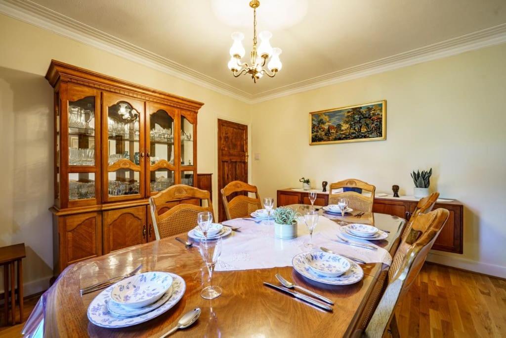 Wembley Arch View, 4-bed House, Drive For 2 Cars Appartement *