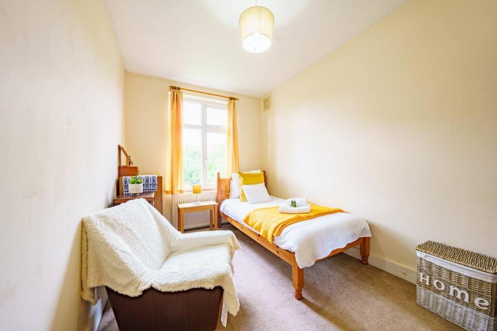 Wembley Arch View, 4-bed House, Drive For 2 Cars Londres