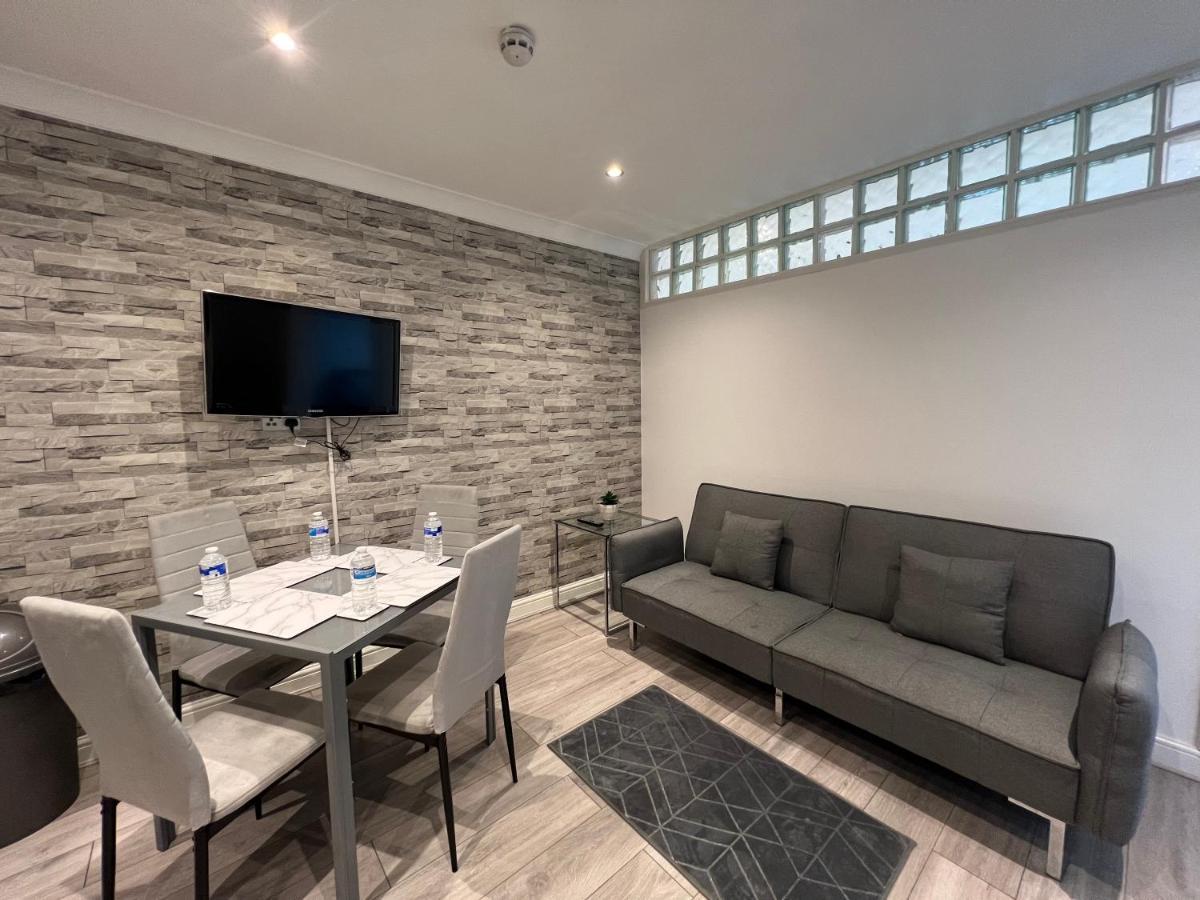 Lovely 2 Bedroom With Balcony - *