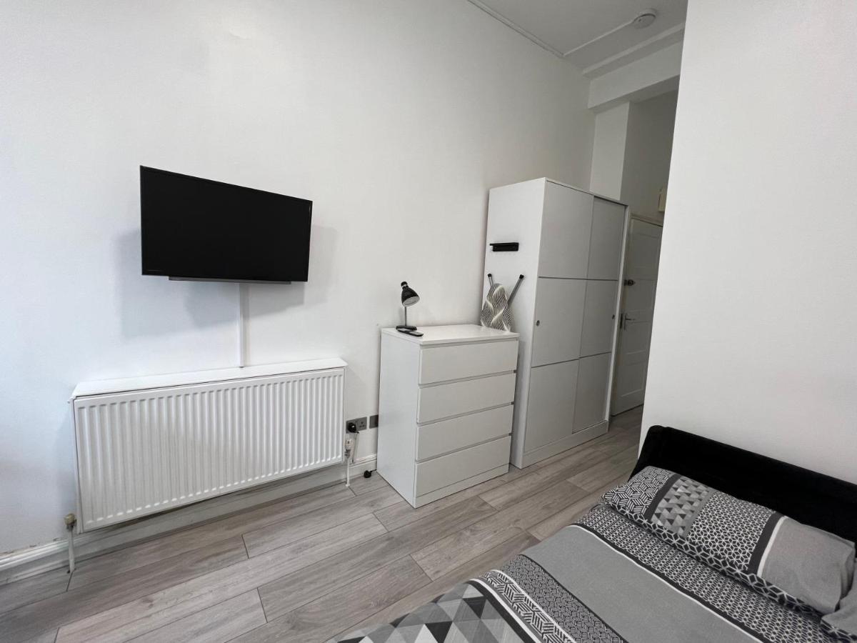 Lovely On Finchley Road * Londres