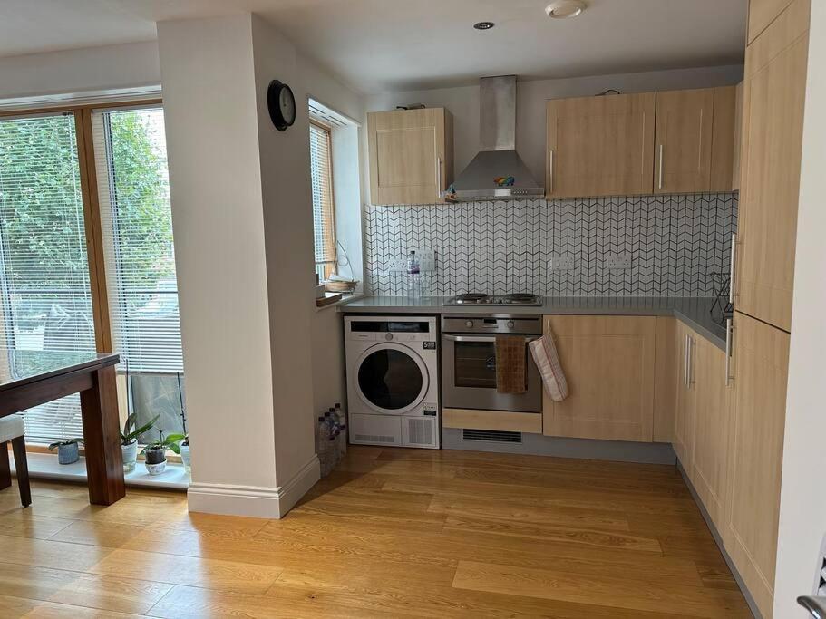Apartamento Bright And Spacious Flat In Wimbledon, Londres