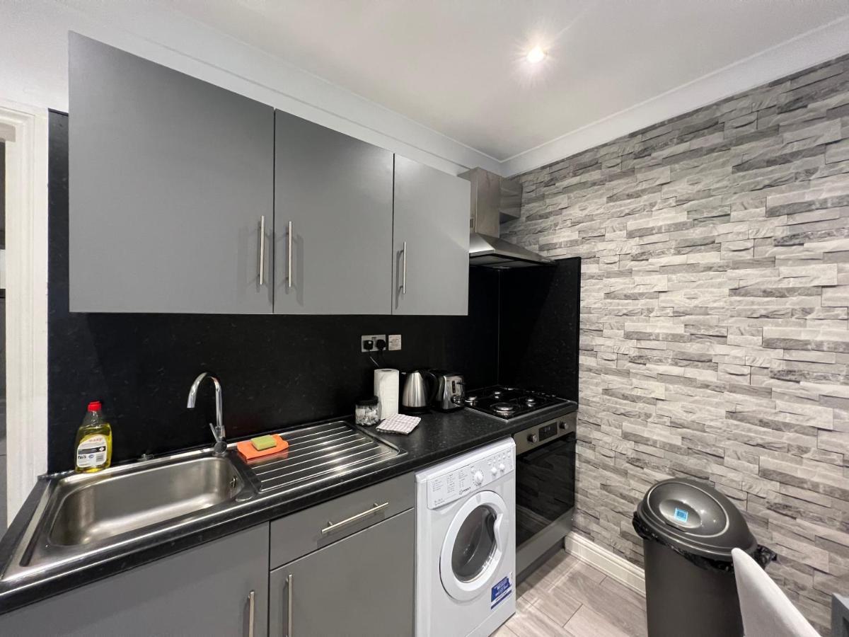 Lovely 2 Bedroom With Balcony - Appartement Londres