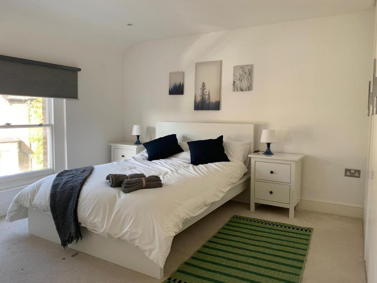 Delightful New Ensuite Bedroom With Stunning Shared Kitchen & Living -1c The Charteris *