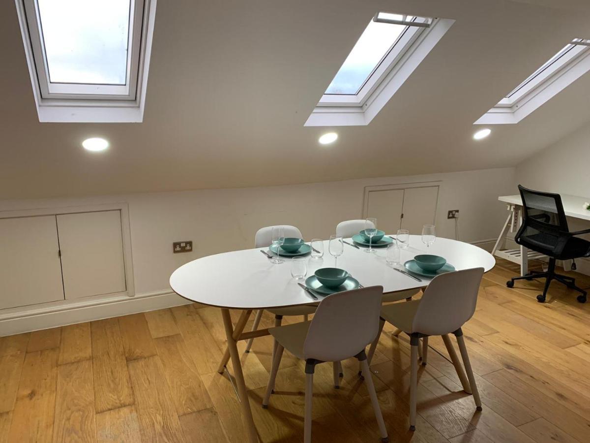 Delightful New Ensuite Bedroom With Stunning Shared Kitchen & Living -1c The Charteris * Londen