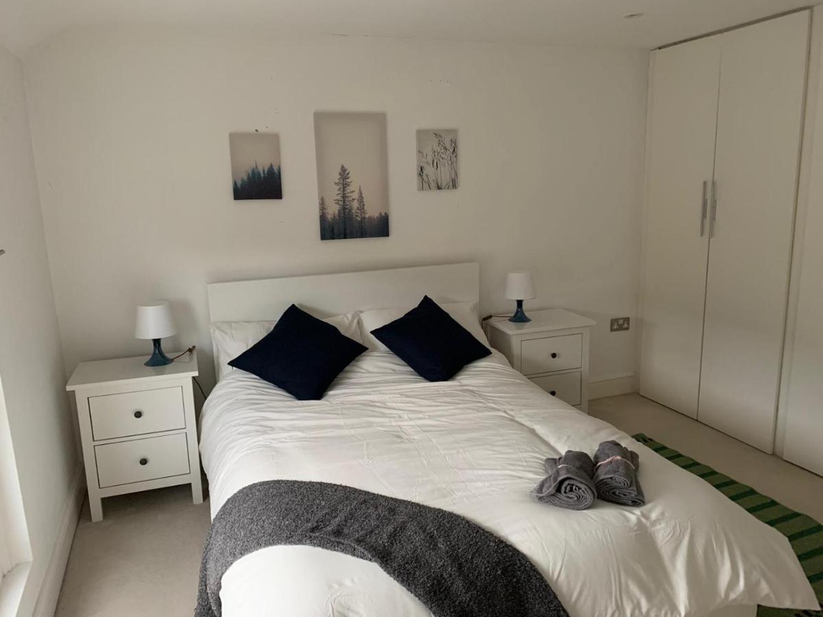 Delightful New Ensuite Bedroom With Stunning Shared Kitchen & Living -1c The Charteris Appartement Londen