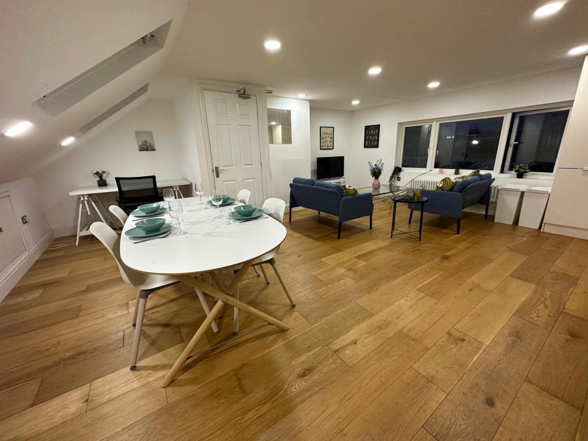 Delightful New Ensuite Bedroom With Stunning Shared Kitchen & Living -1c The Charteris