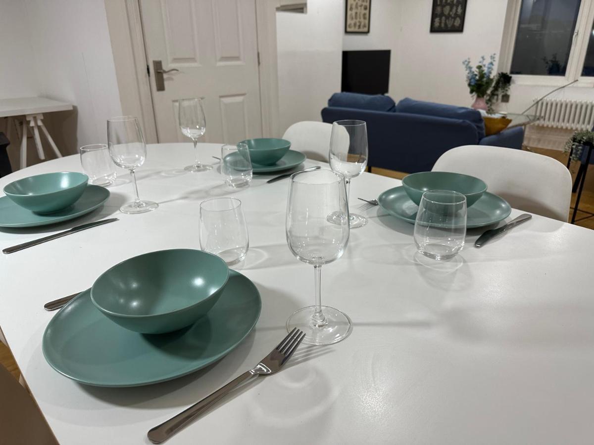 Delightful New Ensuite Bedroom With Stunning Shared Kitchen & Living -1c The Charteris