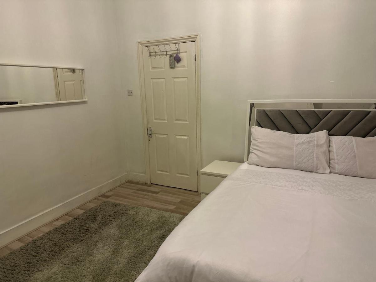 Spacious And Homely One Bedroom Homestay London