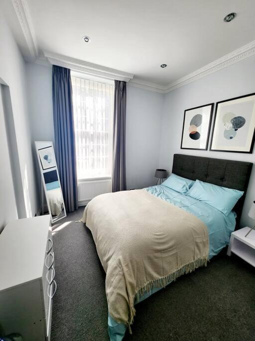 2 Bedroom Luxury Knightsbridge * London