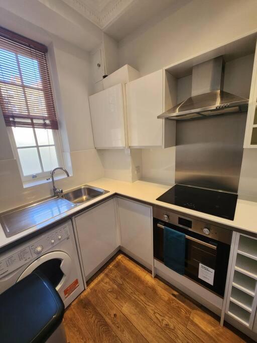 2 Bedroom Luxury Knightsbridge * London