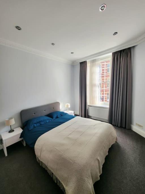 2 Bedroom Luxury Knightsbridge Apartment London