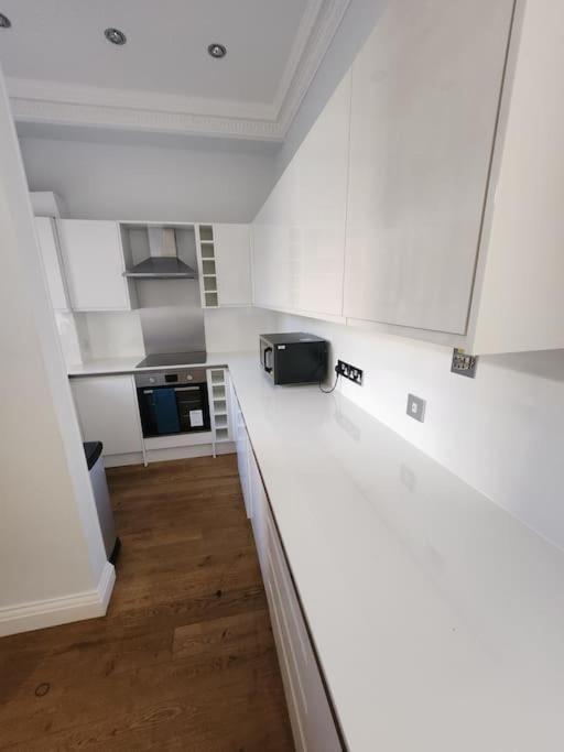 2 Bedroom Luxury Knightsbridge Apartment