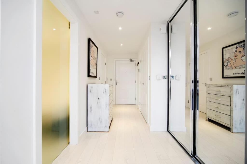 Cool Dalston Studio With Balcony And Gym * Londen