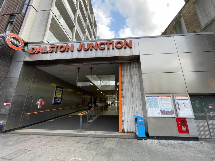 Cool Dalston Studio With Balcony And Gym Apartamento Londres