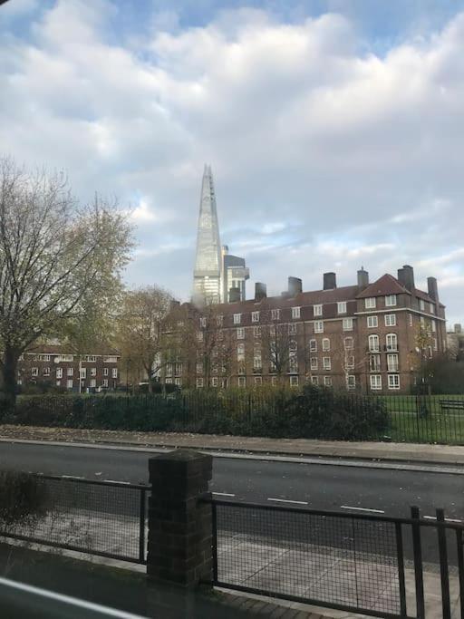 Cosy 1 Bed Flat In With View Of Shard * Londen
