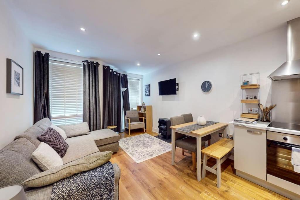 Apartment Bright & Beautiful 1 Bedroom Flat In Bridge