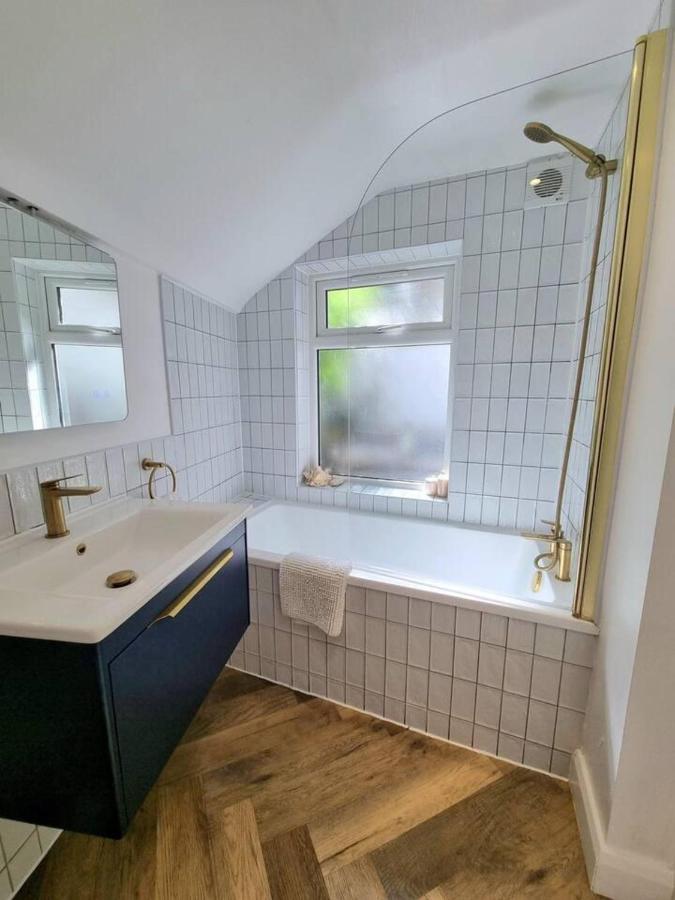 Appartement Spacious & Renovated 1-bed Garden Flat In Londres