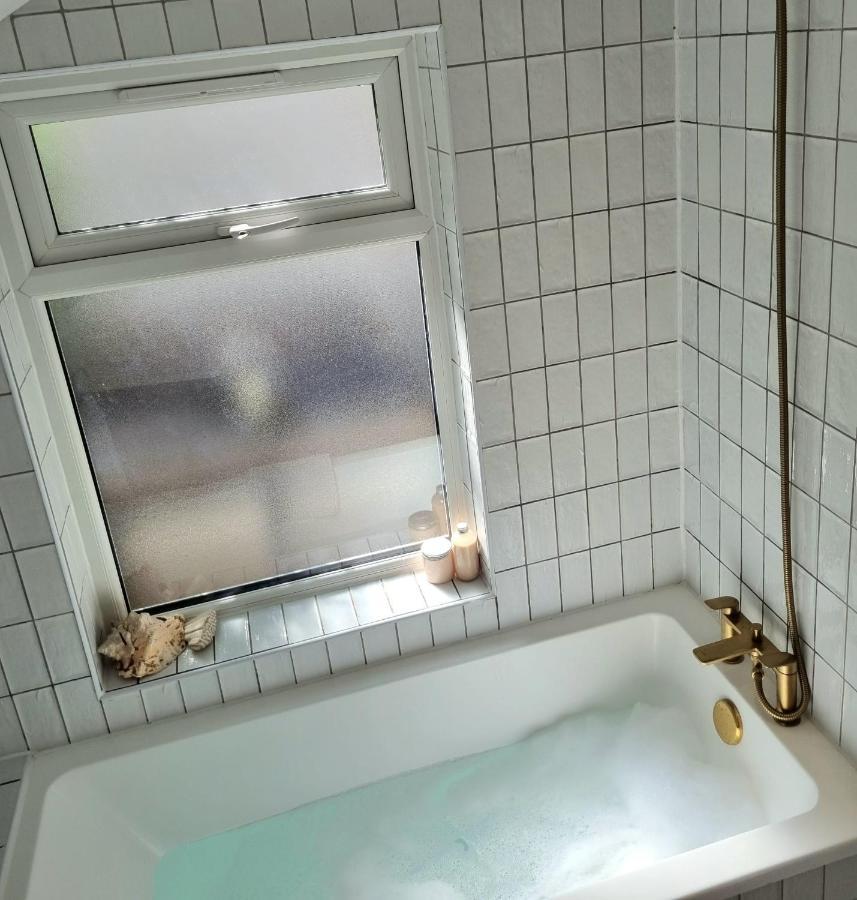Appartement Spacious & Renovated 1-bed Garden Flat In Londres