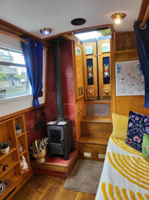 Cosy Canal Boat In Little Venice By Paddington For Family & Friends