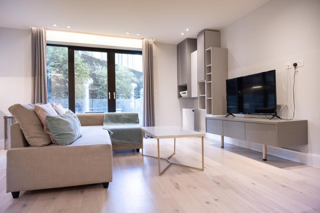 Palmer - Elephant & Castle London