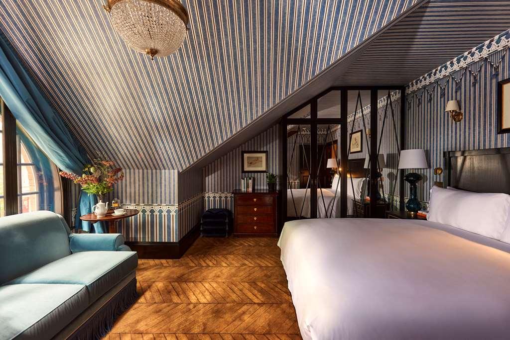 The Twenty Two * London