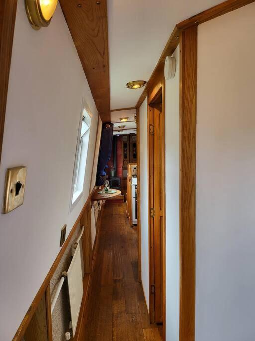 Cosy Canal Boat In Little Venice By Paddington For Family & Friends London