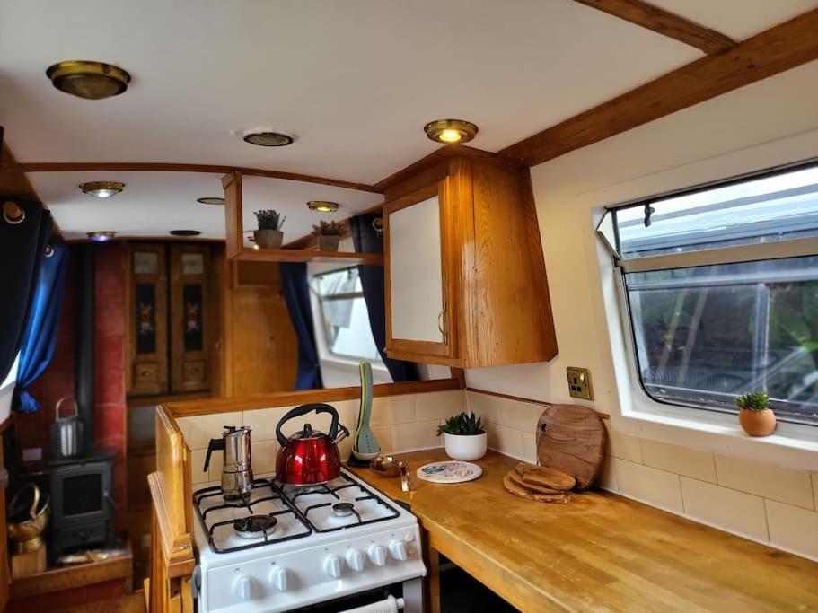 Cosy Canal Boat In Little Venice By Paddington For Family & Friends Botel