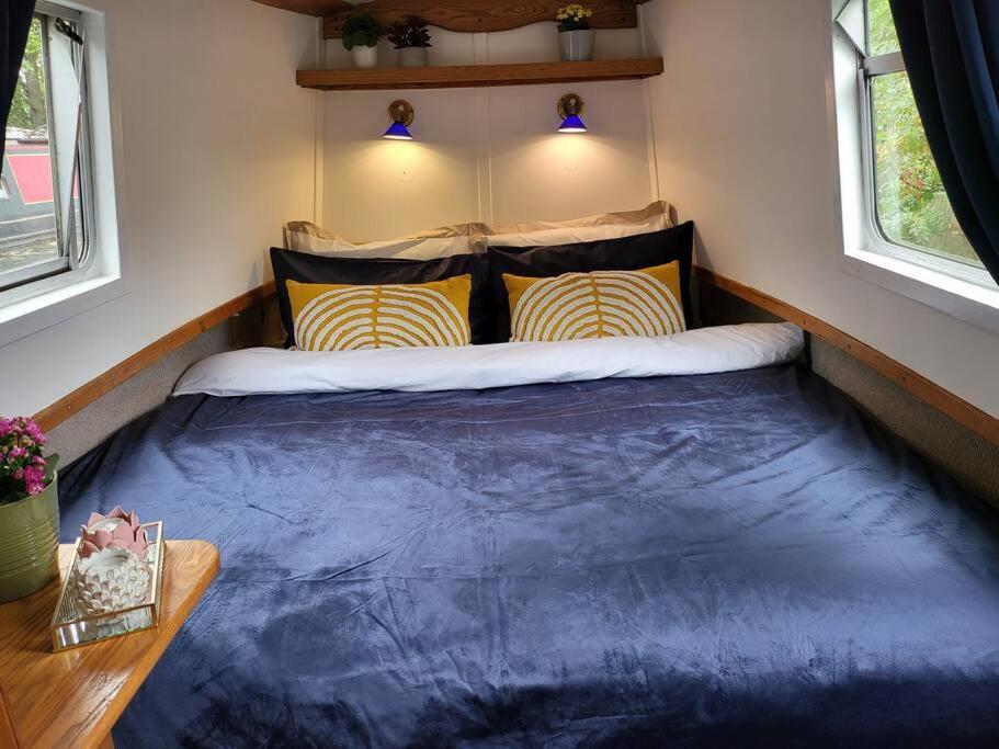 Botel Cosy Canal Boat In Little Venice By Paddington For Family & Friends *