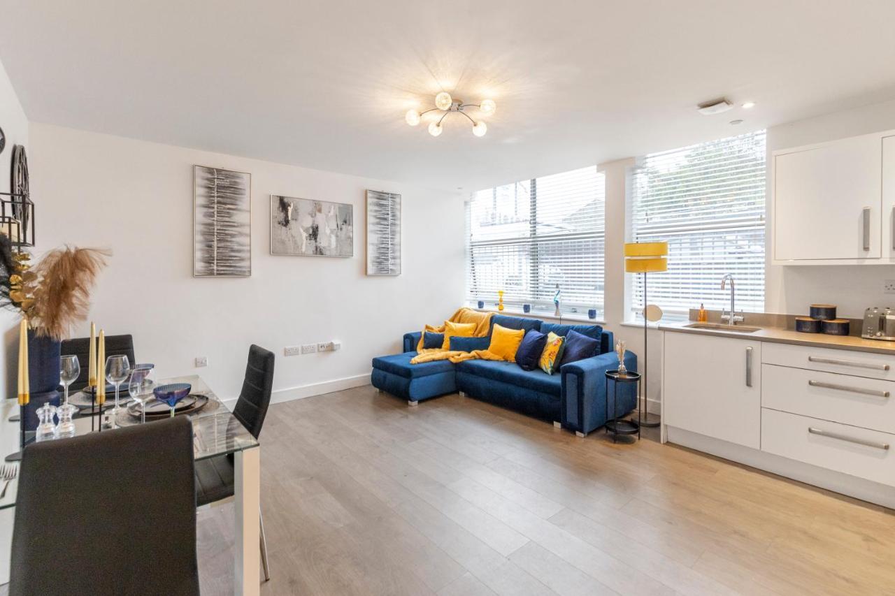 Apartment Modern Flat In Golders *