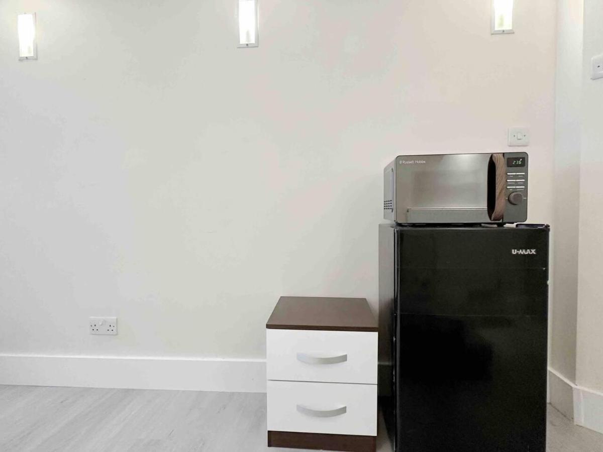 Remarkable 1-bed House In Londres