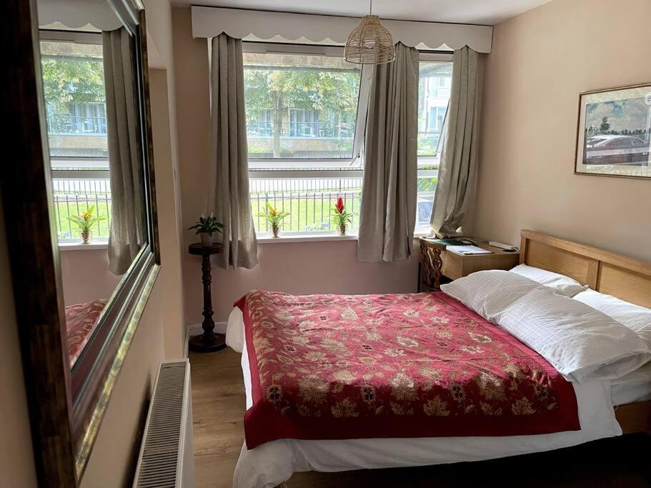 Apartment Spacious Bedroom Near Tube *