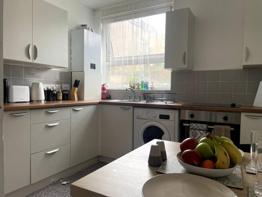 Apartment Spacious Bedroom Near Tube London