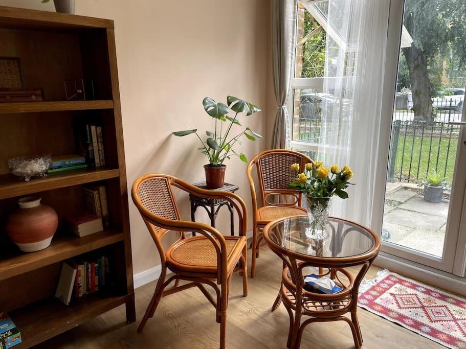 Apartment Spacious Bedroom Near Tube *