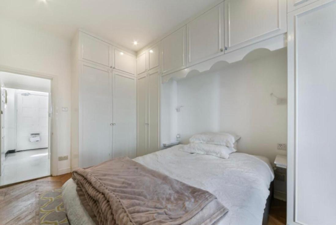 4 Bedrooms Villa, Hugh Street Central Villa