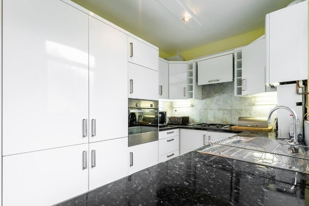Stunning Three Bed In West Hampstead * Londres
